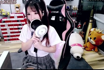 小女巫露娜舔耳