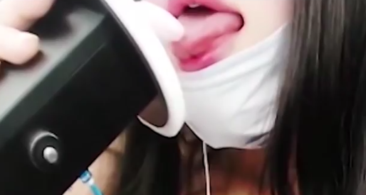 小狸姑娘近距离涩气舔耳