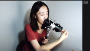 早期青涩贝拉小姐姐舔耳
