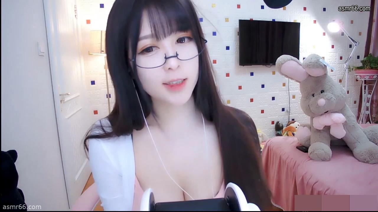 娜娜ASMR飞机福利_眼镜娘的舔耳