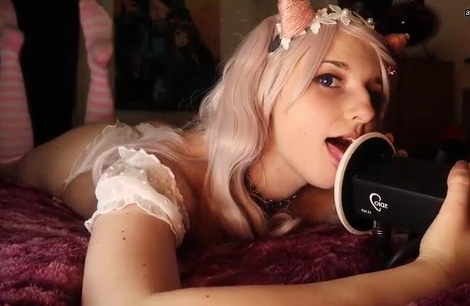 AftynRose 小恶魔床上的舔耳