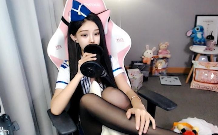 尤优baby定制ASMR_空姐吃棒棒糖