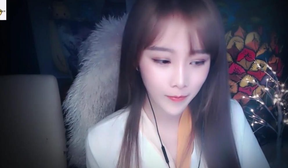 丸子君上上下下快速撸耳