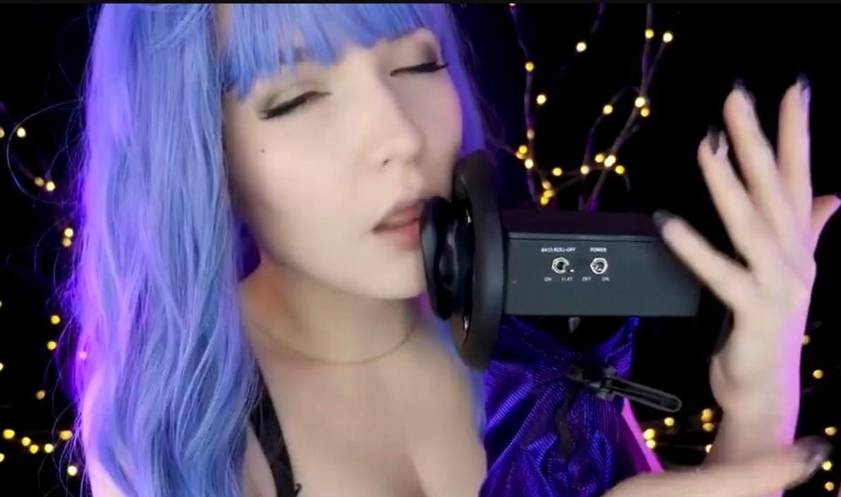 kittyklaw蓝发小姐姐陶醉的舔耳