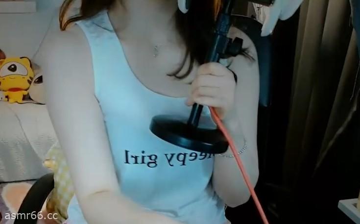 绮夏魔法书资料_两个女友在耳边同时给你放松