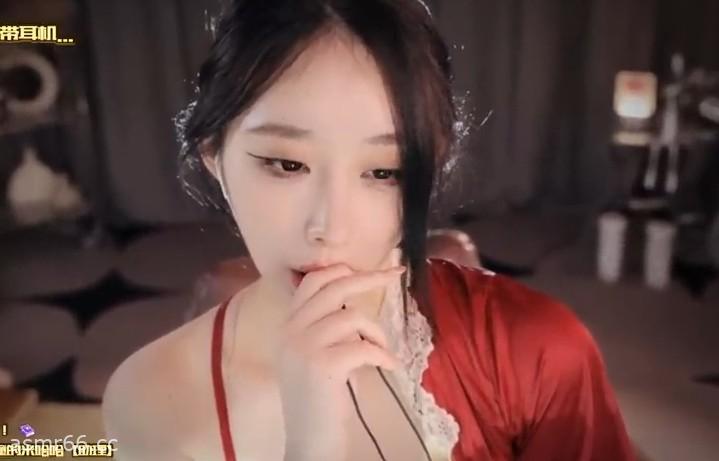 虎牙周童潼_含麦手势助眠