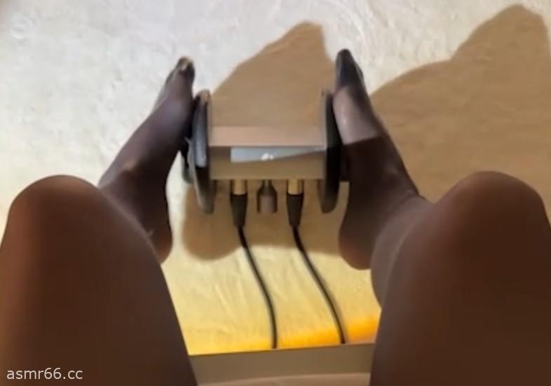 芝恩爱发电视频-嗨丝用脚按摩