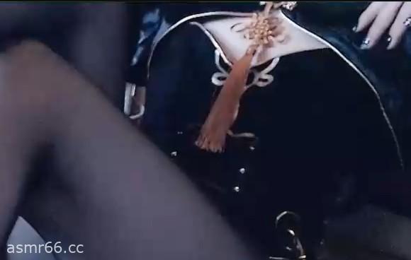 秋水咝袜摩擦的声音