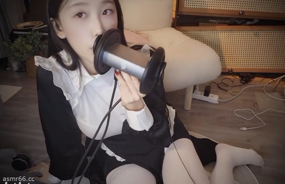 酥酥学姐_白丝小修女的舔耳