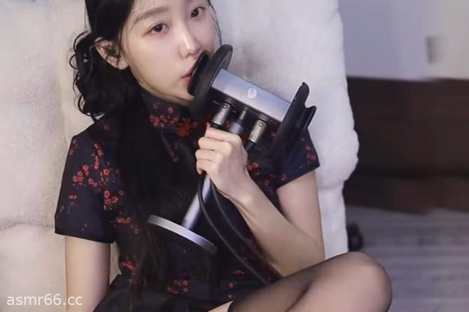 酥酥学姐-黑丝白丝旗袍的双子舔耳,双倍快乐