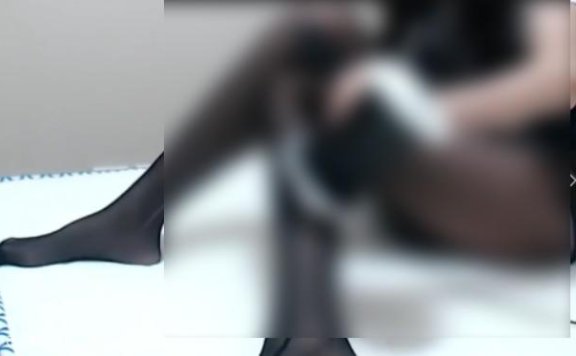 丸子君办卡福利黑丝舔耳