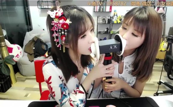 小女巫露娜ASMR双人吃耳舔耳