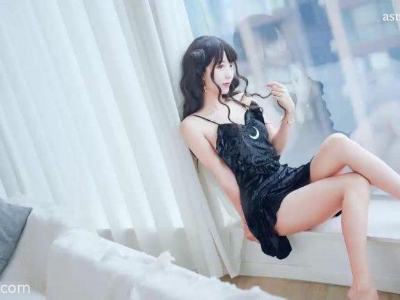 Aki秋水惩罚晚归的丈夫，大量口腔音舔耳