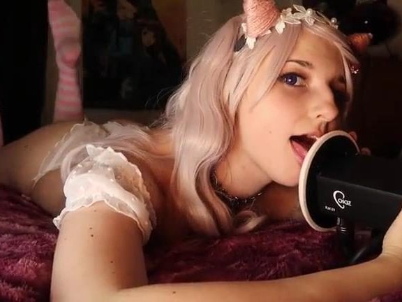 AftynRose 小恶魔床上的舔耳