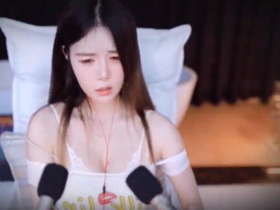 斗鱼傲娇的喵小八直播回放_享受表情芦荟胶按摩