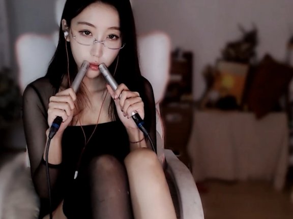 虎牙酥酥学姐魔法书_黑丝学姐双麦口腔音