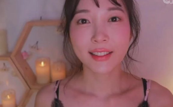 安泽eunzel助眠_马尾辫小姐姐在镜头前亲你