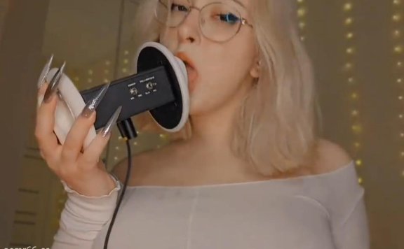 Lyrica fansly付费舔耳福利
