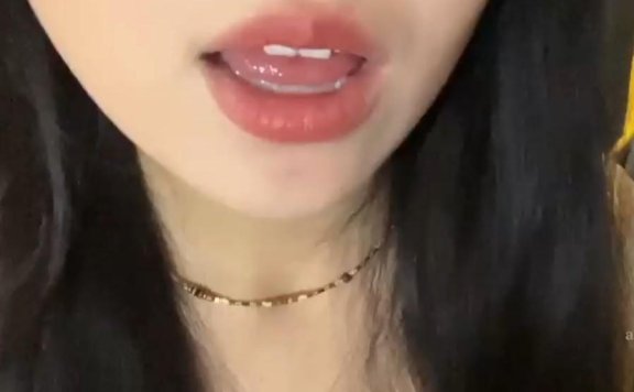 璐璐哄睡屋舔脸在线