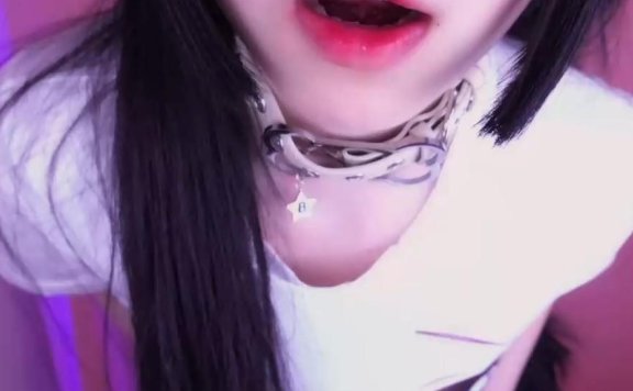 小羊喵_天热了，吃根大冰棒降降火