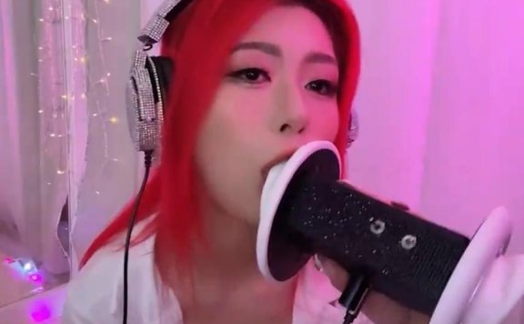 LonikaMeow 红发网袜护士舔耳