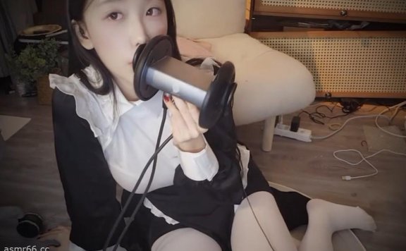 酥酥学姐_白丝小修女的舔耳