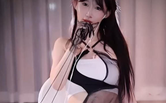 阿稀稀大魔王_给姐姐乖乖跪下