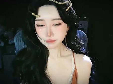 秋水_异域风情蛇女の孔雀鱼近距离怼脸