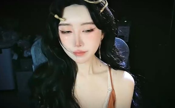 秋水_异域风情蛇女の孔雀鱼近距离怼脸